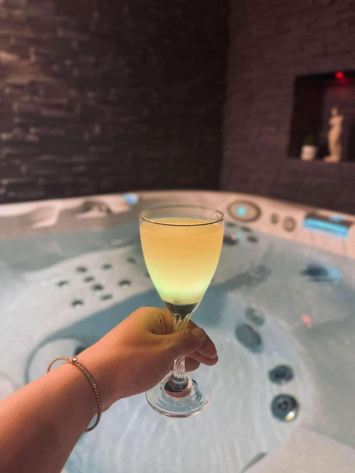 O Venus Spa Sin-le-Noble Ngoại thất bức ảnh